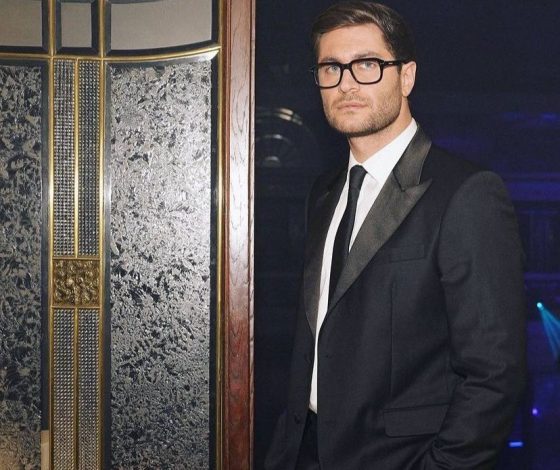 Дава опубликовал фото в объятиях девушки