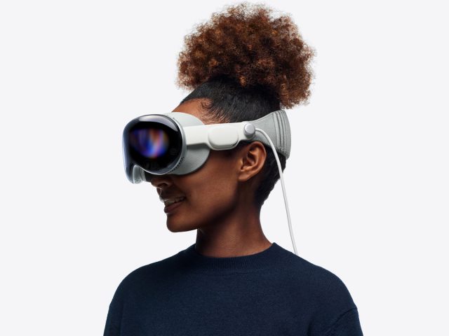 Как люди сходят с ума от шлема Apple Vision Pro?