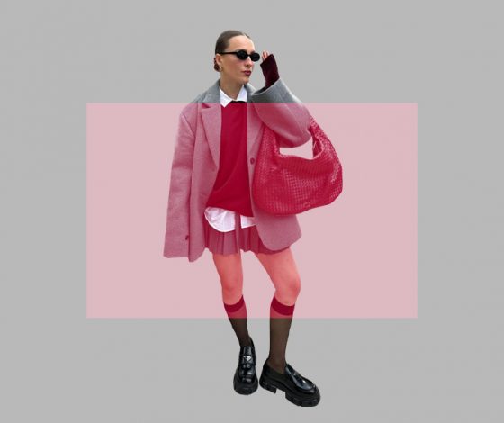 Вишневый и серый – самое модное сочетание цветов в 2024 году. Как составлять трендовые образы?