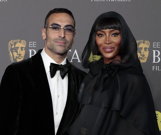 «Одинока и сосредоточена на своих детях»: друзья опровергли слухи о Наоми Кэмпбелл