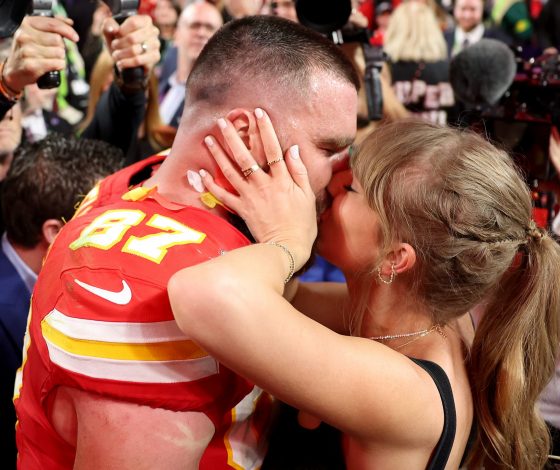 Это любовь: Тейлор Свифт и Трэвис Келси целуются на публике