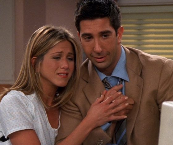 Видео дня: звезды сериала «Друзья» Дженнифер Энистон и Дэвид Швиммер воссоединились спустя 20 лет