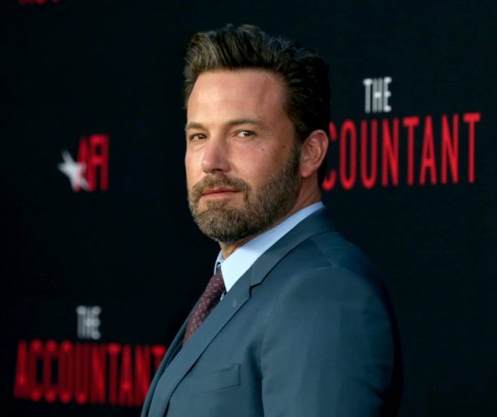 «Может произойти несчастный случай»: Бэн Аффлек набросился на папарацци возле собственного дома