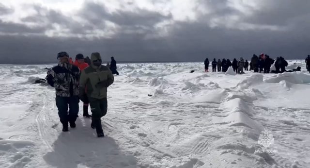 На Сахалине удалось спасти 82 человека с оторвавшейся льдины