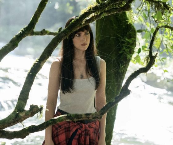 Что не так с супергеройским фильмом «Мадам Паутина» с Дакотой Джонсон в главной роли. Картина провалилась после премьеры