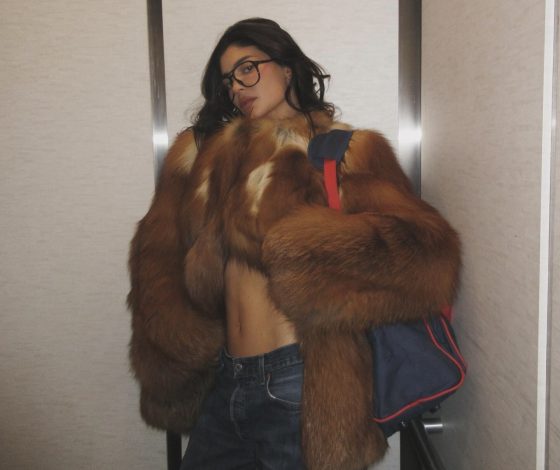 Настоящая Slavic Girl: Кайли Дженнер вышла в шубе российского бренда