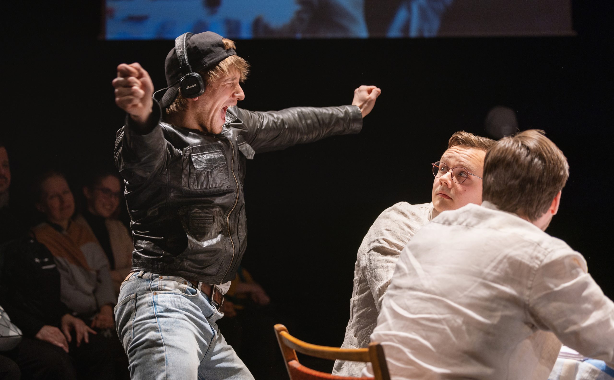 Come to the premiere of “Gabriele”: a comedy series about fellow students.  Italian comedy”
