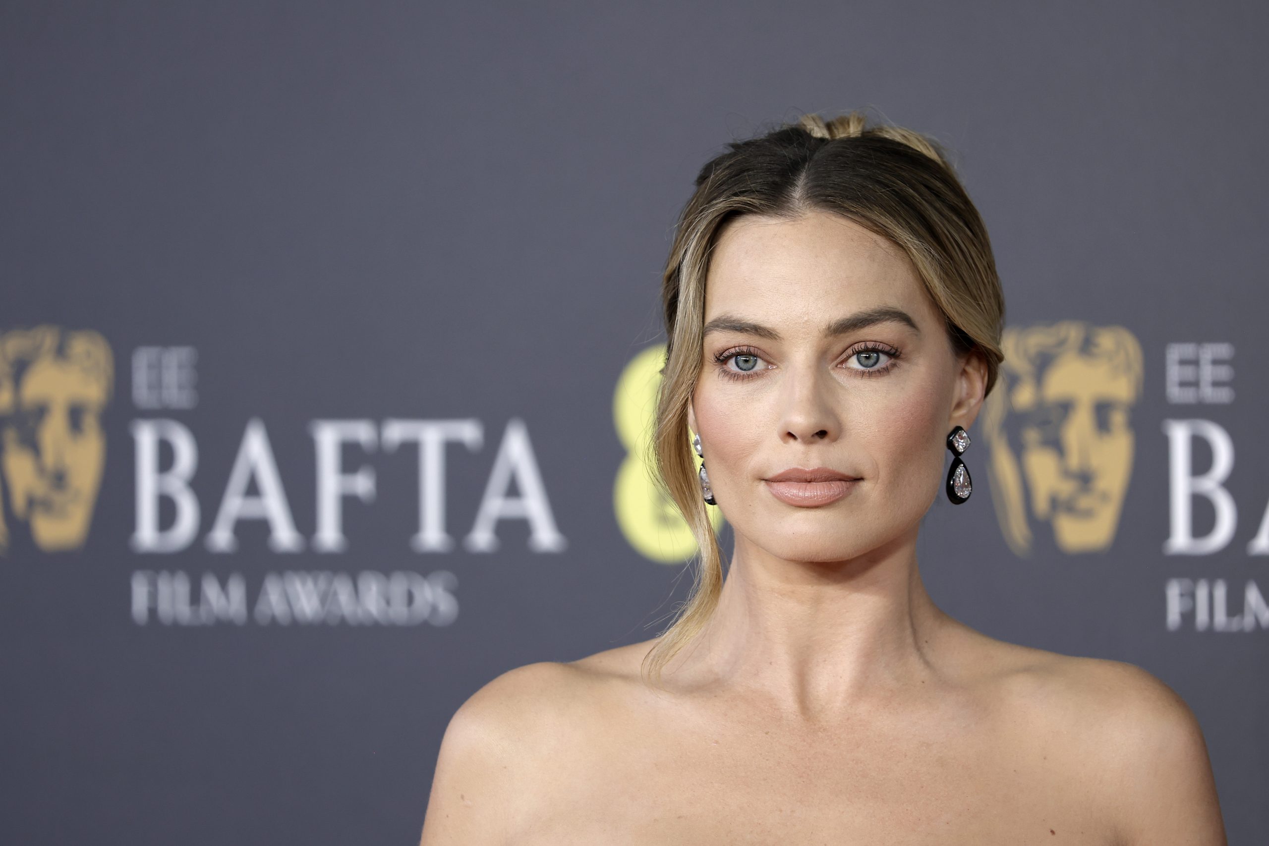 Margot Robbie is pink again, Dua Lipa is red: We evaluate the looks at the BAFTA 2024 awards