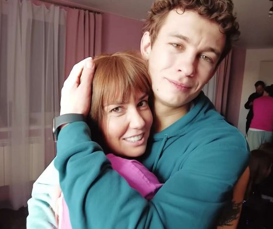 Люди говорят: Никита Кологривый ушел от жены из-за романа с Агатой Муцениеце