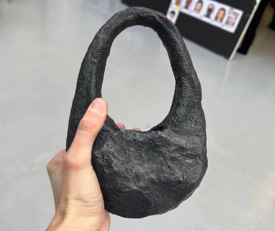 Сколько стоит сумка из настоящего метеорита, упавшего на Землю 55 тысяч лет назад?