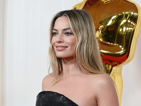 Беременная Марго Робби вышла на прогулку и восхитила поклонников