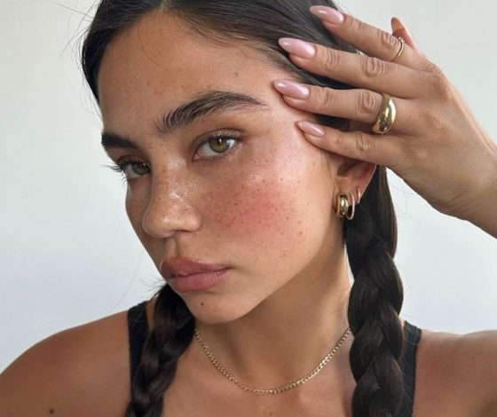 Как убрать пушковые волосы на лице: 5 способов