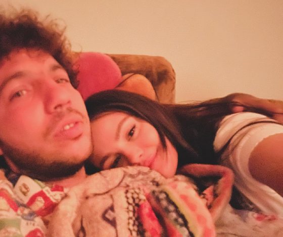 «Счастливее, чем с кем-либо»: роман Селены Гомес и Бенни Бланко набирает обороты