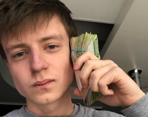 Привет от президента за $2 млн и восхождение на Эверест. Кто такой стример Mellstroy