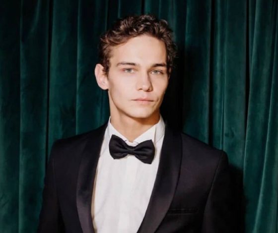 Славу Копейкина и Яну Енжаеву заподозрили в романе