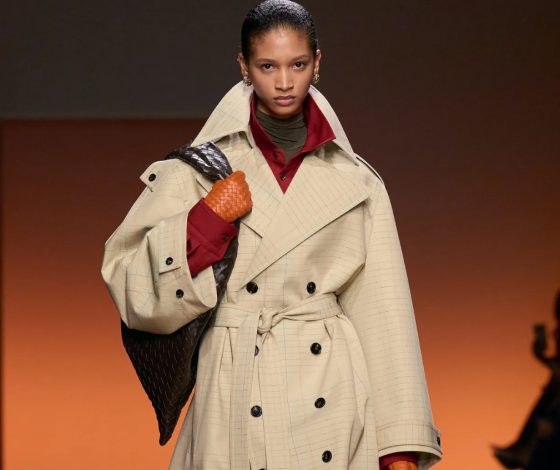 Тренч – абсолютная классика на весну. Рассказываем, какую модель выбирать и как стилизовать, чтобы выделяться из толпы