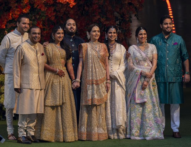 Свадьба века: все, что нужно знать о грандиозном празднике сына индийского миллиардера Ананта Амбани за $150 млн