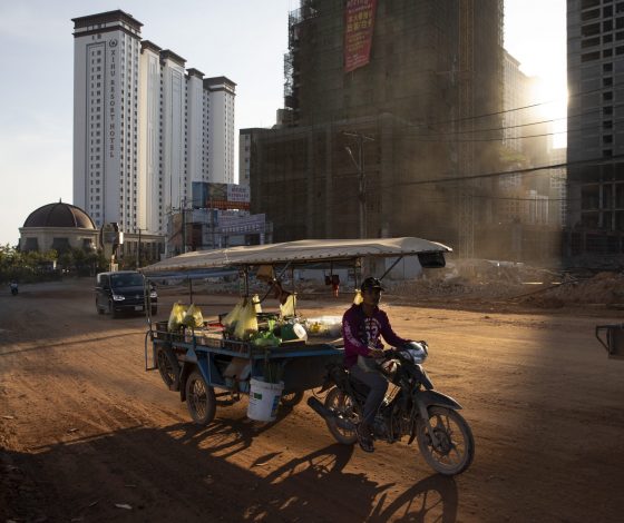 В Камбодже запретили музыкальные гудки в автомобилях, чтобы люди не танцевали на дорогах