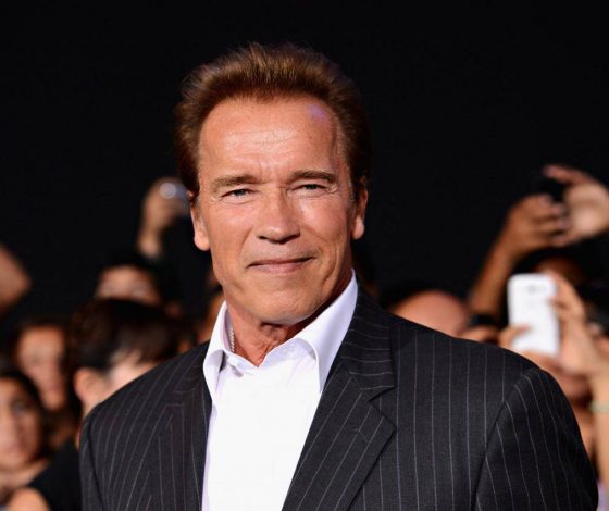 Арнольд Шварценеггер отправился в велотур со своим внебрачным сыном