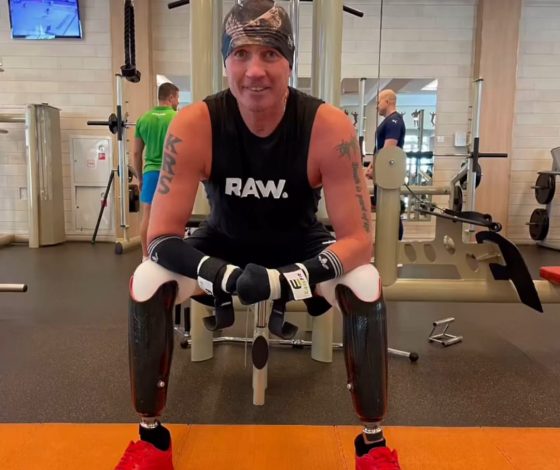 Не жалеет себя: Роман Костомаров показал тренировку в спортзале