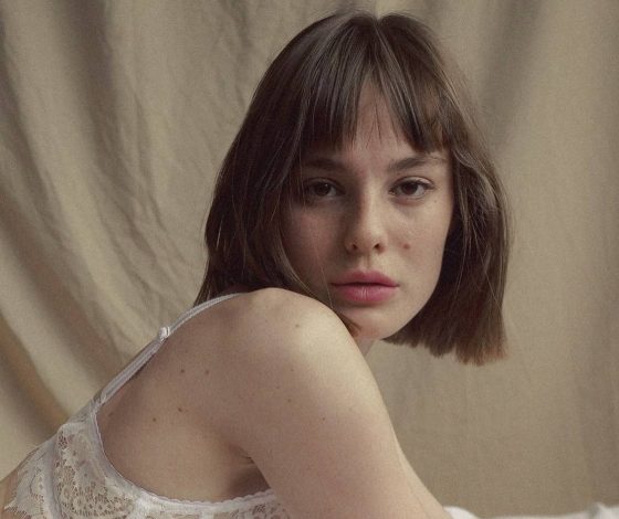 Звезда сериала «Дылды» Изабель Эйдлен призналась, что следила за своим партнером в отношениях