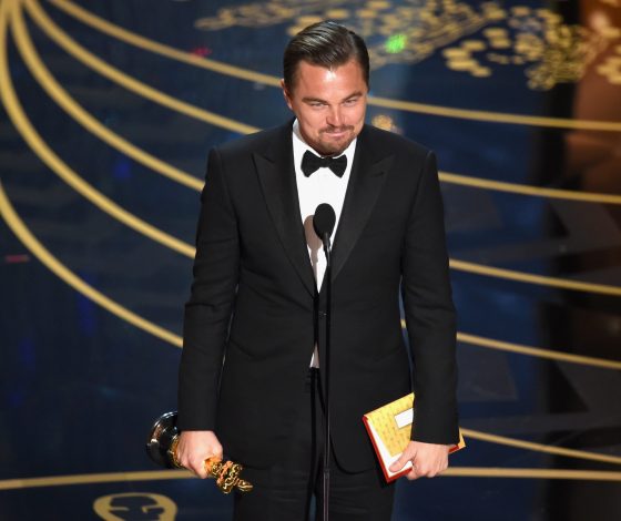 Помолвка или подарок? Девушка Леонардо ДиКаприо показала кольцо на безымянном пальце