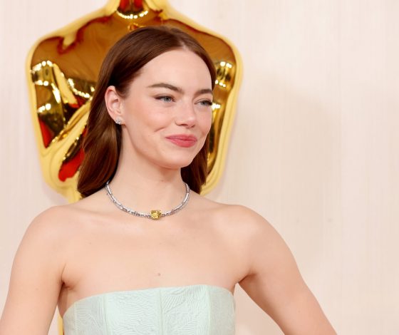 Лучшие образы с премии «Оскар – 2024»: от Марго Робби в траурном черном до элегантной Эммы Стоун