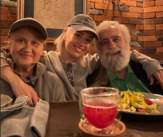 «Тут я расплакалась»: Клава Кока провела выходные с бабушкой и дедушкой