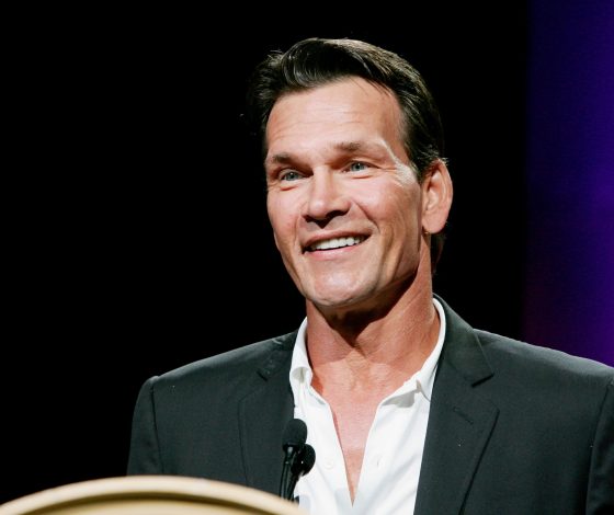 «Понял, что он мертвый человек»: вдова Патрика Суэйзи рассказала о его реакции на диагноз онкологии