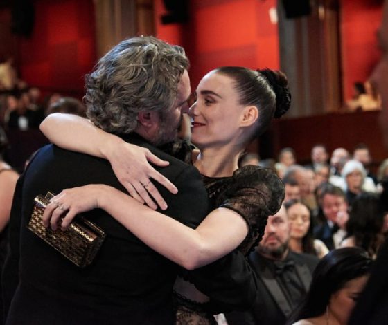 Папарацци засняли глубоко беременную Руни Мару перед уроком балета