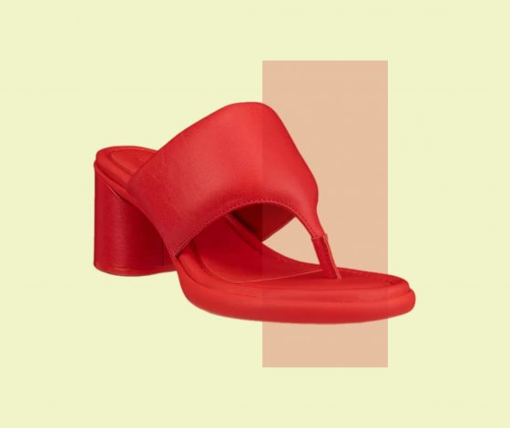 Сабо, мюли и босоножки: 10 пар трендовой летней обуви