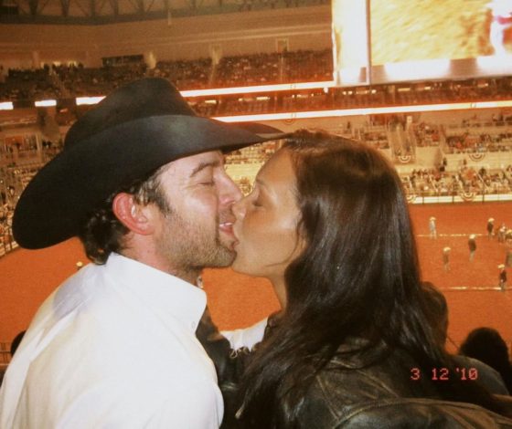 Белла Хадид показала парные образы со своим парнем в самом трендовом стиле сезона