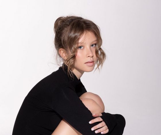 Идеальный вариант на выпускной: Анна Пересильд сделала выбор в пользу маленького черного платья