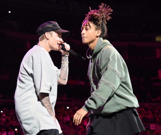 По-братски: Джастин Бибер расцеловал Джейдена Смита на музыкальном фестивале