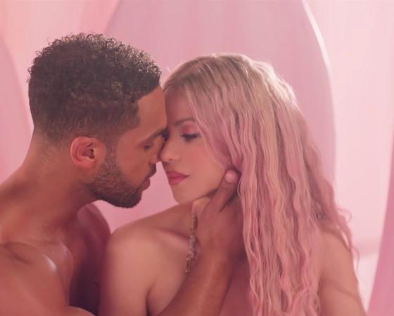 Друзья Шакиры считают ее нового бойфренда Люсьена Лавискаунта альфонсом