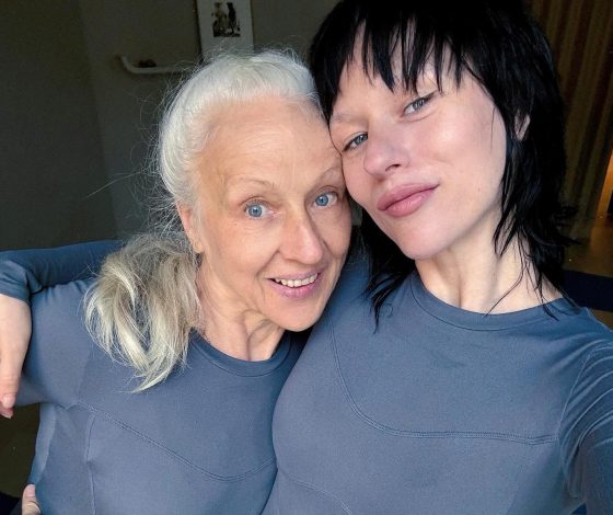 Катя IOWA показала свою 62-летнюю маму-модель