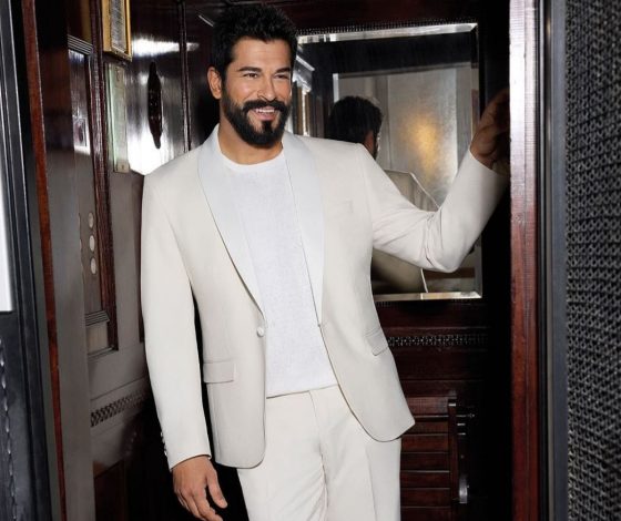 Бурак Озчивит поздравил жену с днем рождения. Смотри фото