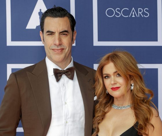 Саша Барон Коэн получил отставку: Айла Фишер впервые вышла в свет без кольца