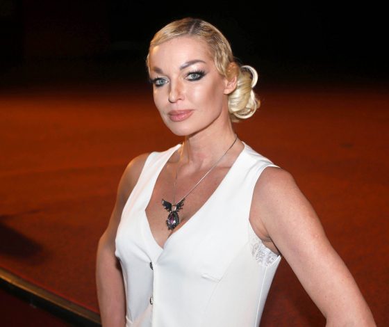 Анастасия Волочкова появилась на светском мероприятии в украшениях за 20 млн рублей