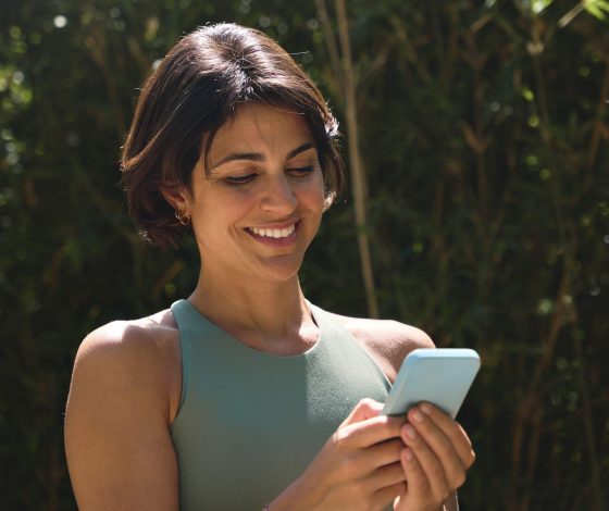 Новый тренд: девушки в TikTok примеряют усы и выносят вердикт своей мужской версии