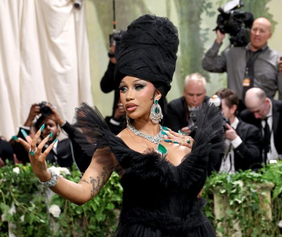 Худшие образы звезд на Met Gala 2024: Лана Дель Рей в «москитной сетке» и Карди Би с прической Мардж Симпсон