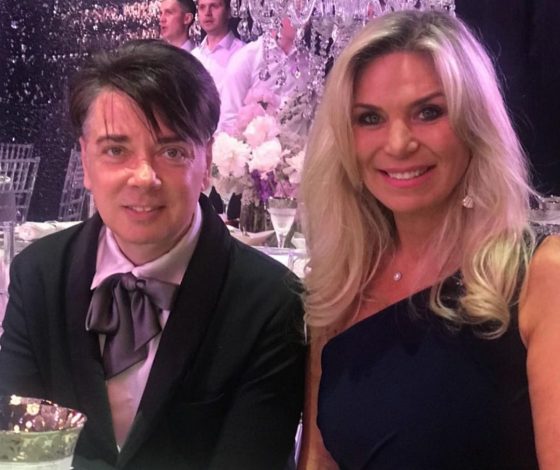 Вдова Валентина Юдашкина обратилась к модельеру в первую годовщину его смерти