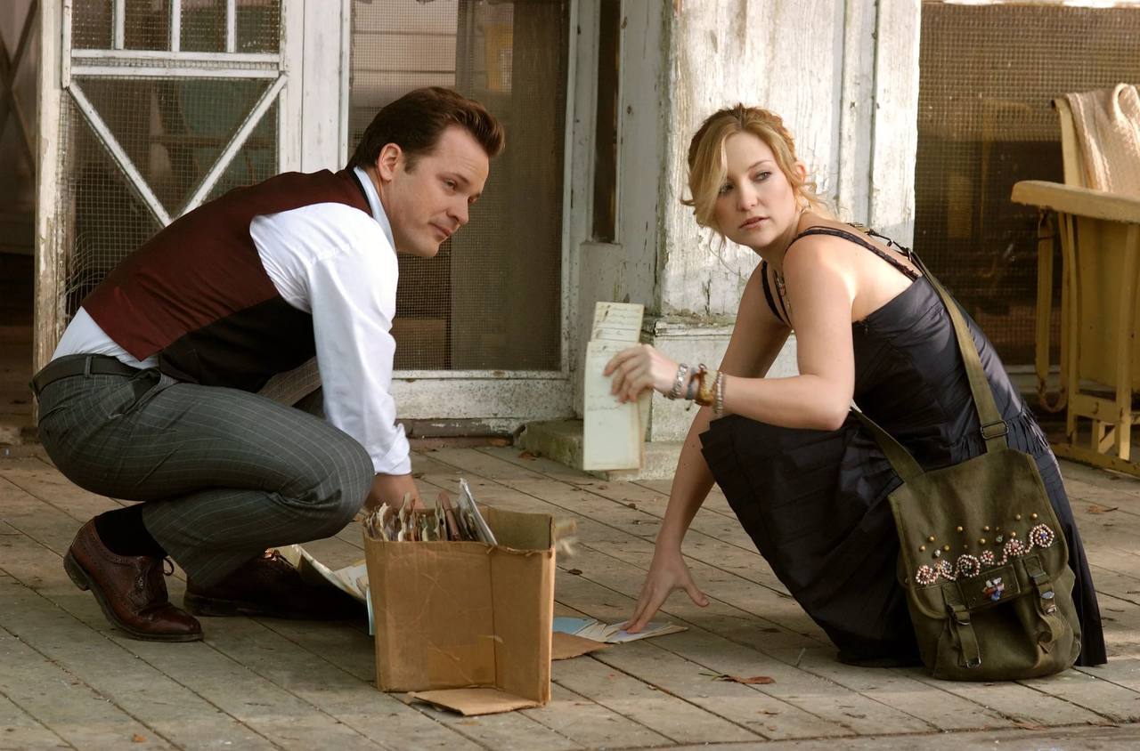What types of lost items should never be picked up?