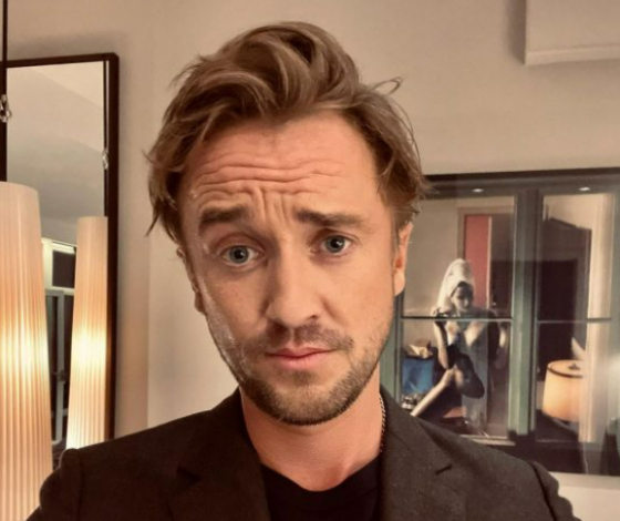 «Эта песня заставляет меня плакать, она ужасна!»: поклонники раскритиковали творчество звезды «Гарри Поттера» Тома Фелтона