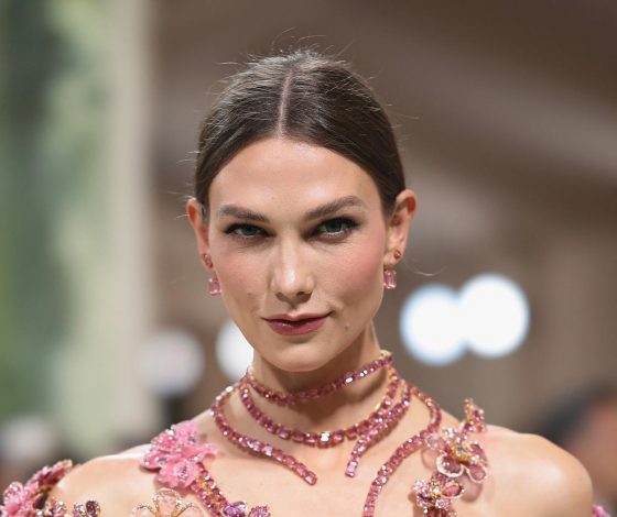 Карли Клосс стала мамой в третий раз