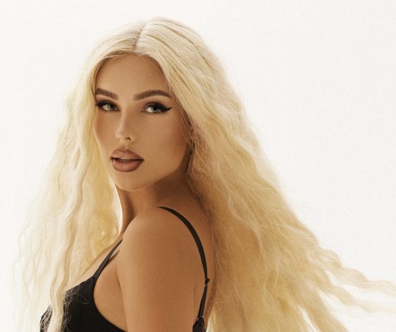 «Не слишком?»: пользователи неоднозначно отреагировали на новые фото Ханны с 5-летней дочерью