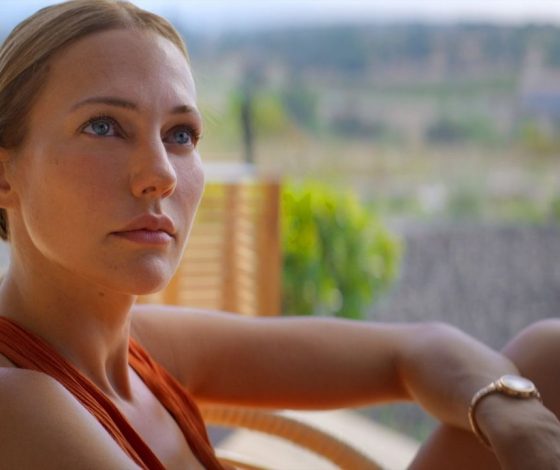 Парни любят женщин постарше: звезда «Великолепного века» шокировала поклонников откровенными сценами в новом сериале «Ру»