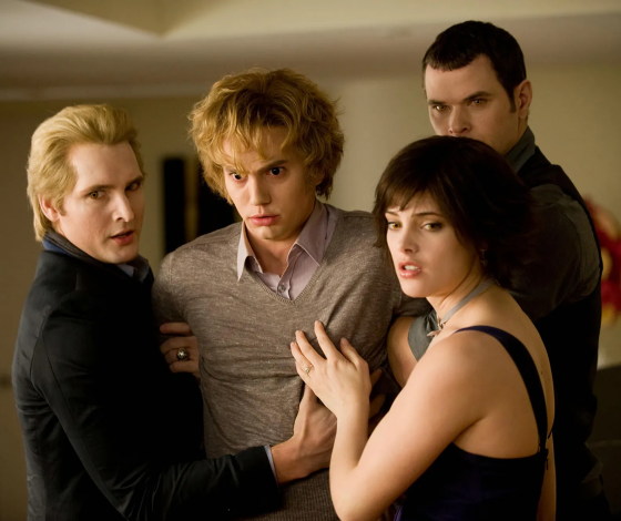 Тест: приняли бы тебя в семье Калленов из «Сумерек»?