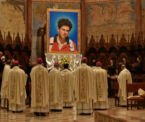 Папа Римский впервые решил причислить к лику святых блогера-миллениала