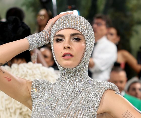 Опять за старое? Фанаты Кары Делевинь заподозрили ее в зависимости